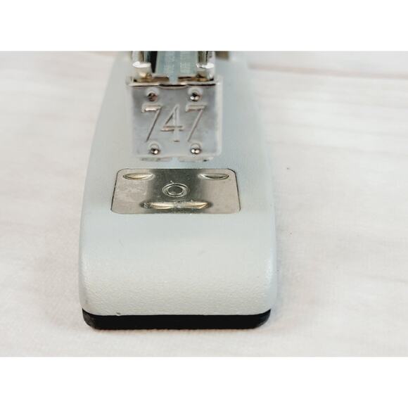 Swingline, Grey 747 Desktop Stapler, 30 Sheet, Durable Metal Stapler HEAVY DUTY - Picture 9 of 13